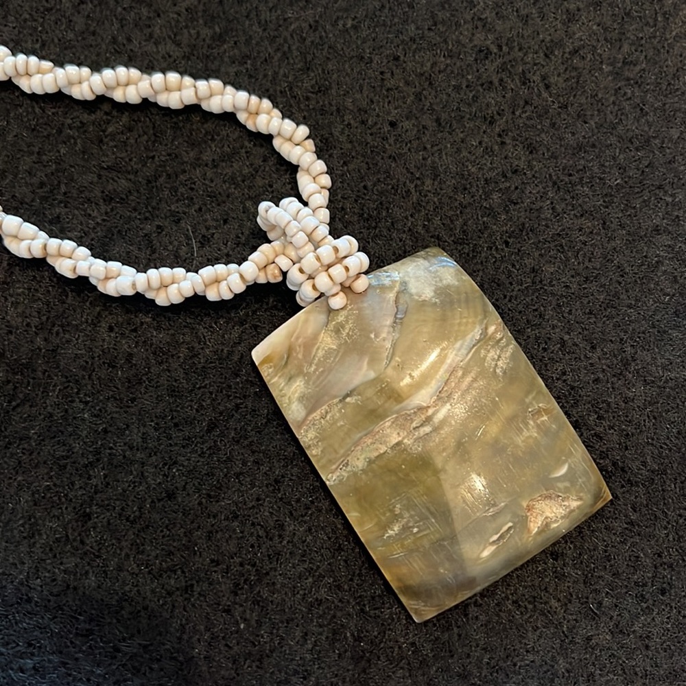 Beautiful Shell Necklace - Picture 2 of 5